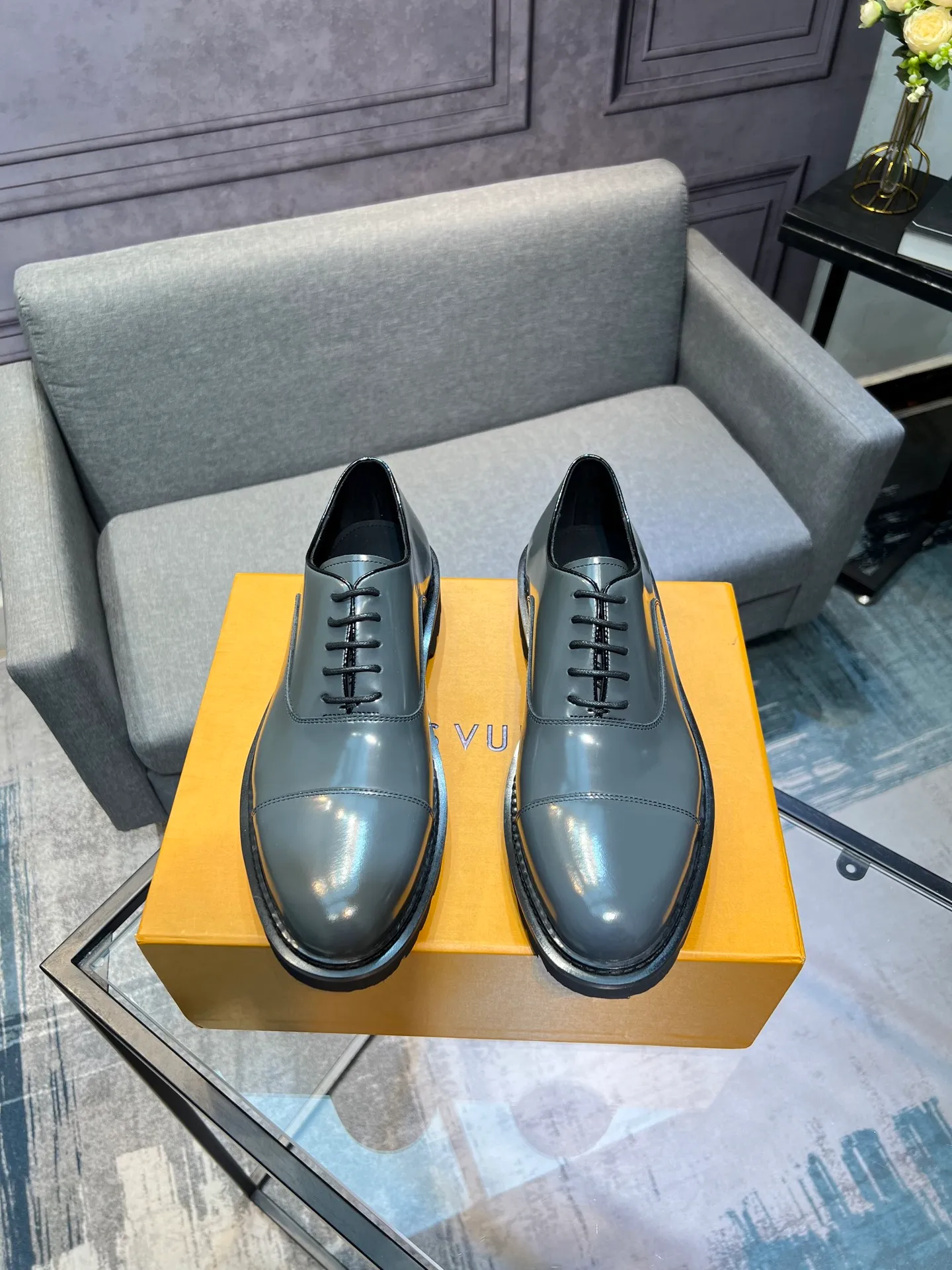 Men's shoes 💰820 [LV] - High-end quality - Upper: 🔝 tumbled cowhide, Nappa cowhide, brand logo sewn on shoe body - Lining: cowhide, foot pads; water-dyed cowhide - Outsole: TPR·rubber foam; two-color molded outsole -Super high quality control·Fine workmanship: highlighted (high-end·luxury·grade) -Size: 39-44 (38 45 can be customized)